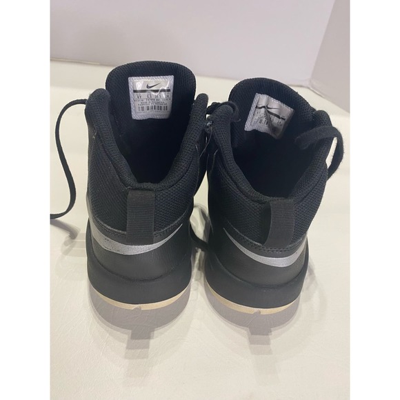 Nike Team Hustle D7. Kids Size 6Y 747998-001. Black/Silver. - Picture 6 of 9